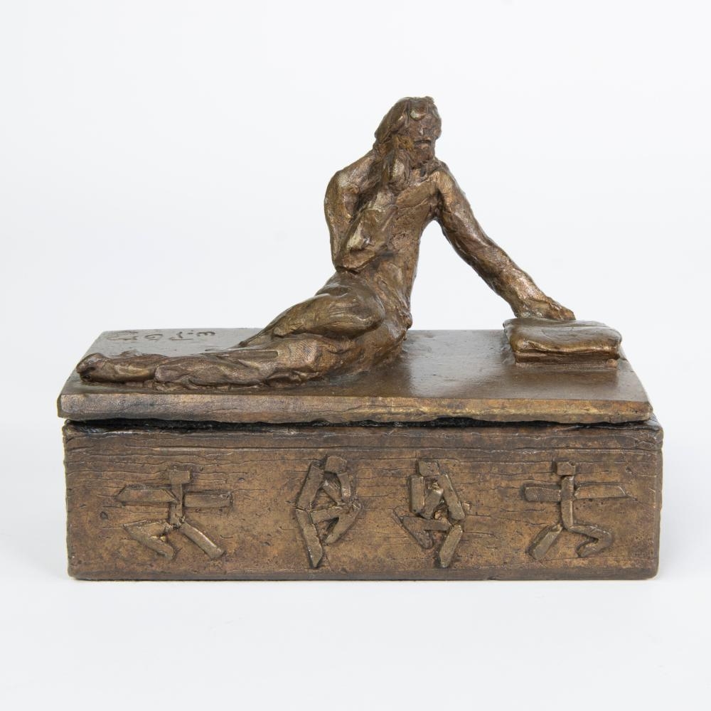 Artwork by Willy Peeters, Willy Karel PEETERS (1957), bronzen kistje versierd met lezende figuur, gemonogrammeerd en gestempeld atelier W. Peeters, Made of bronze