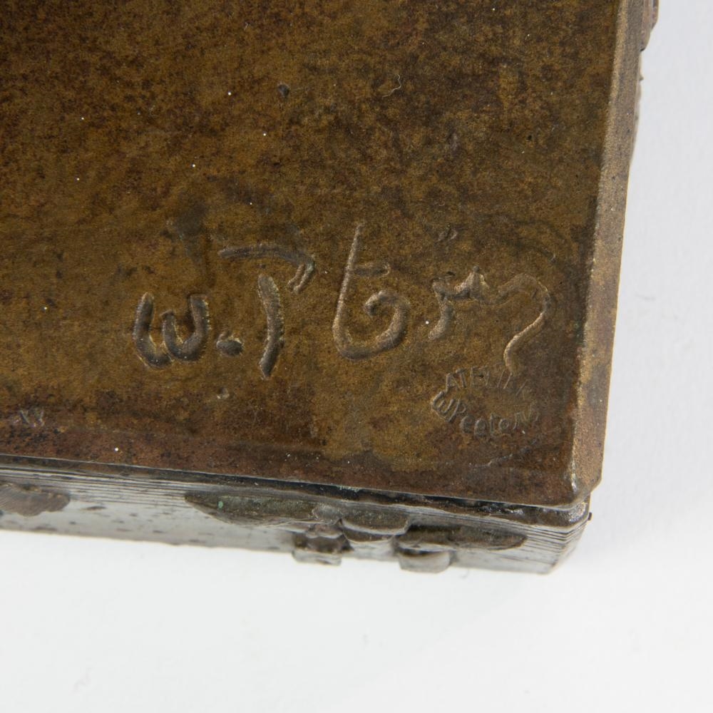 Artwork by Willy Peeters, Willy Karel PEETERS (1957), bronzen kistje versierd met lezende figuur, gemonogrammeerd en gestempeld atelier W. Peeters, Made of bronze