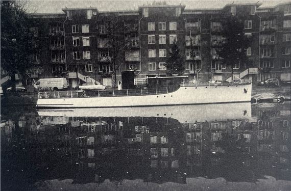 Barge in Amsterdam by Thierry Valencin, '11