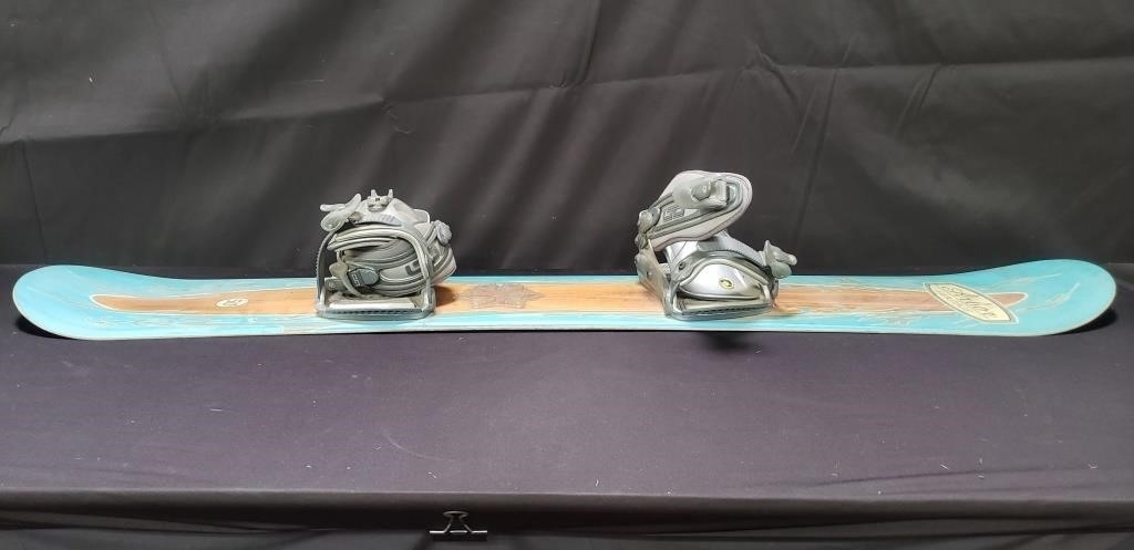 Artwork by Arbor, Arbor Heritage snowboard with bindings