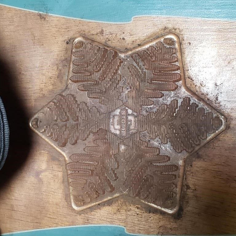 Artwork by Arbor, Arbor Heritage snowboard with bindings