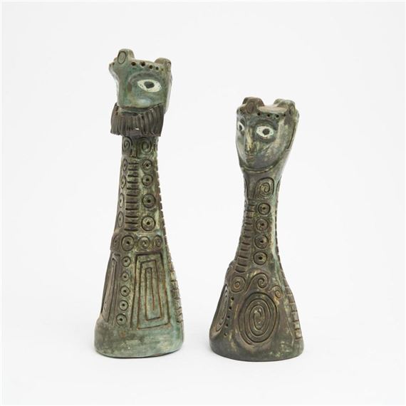 A PAIR OF GUS MCLAREN POTTERY FIGURAL SALT AND PEPPER SHAKERS H.28.5CM (TALLEST by Gus McLaren