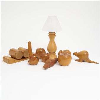 A COLLECTION OF TASMANIAN HUON PINE INCLUDING A CANDLE LAMP WITH GLASS SHADE - Peter Gorring
