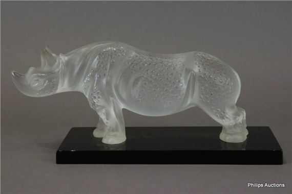 A LALIQUE GLASS 'TOBA' RHINOCEROS ON STAND by René Lalique, 20th century