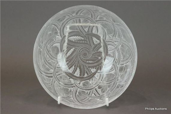 A LALIQUE 'PINSONS' GLASS BOWL