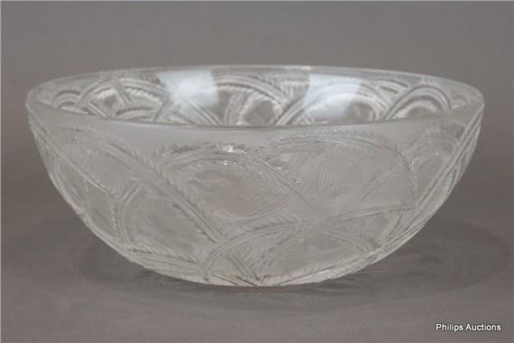 A LALIQUE 'PINSONS' GLASS BOWL