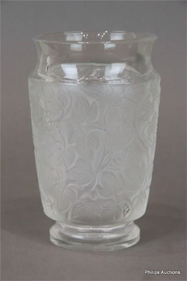 A LALIQUE 'DEAUVILLE' GLASS VASE