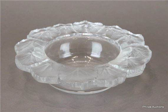 A LALIQUE 'HONFLEUR' GLASS BOWL