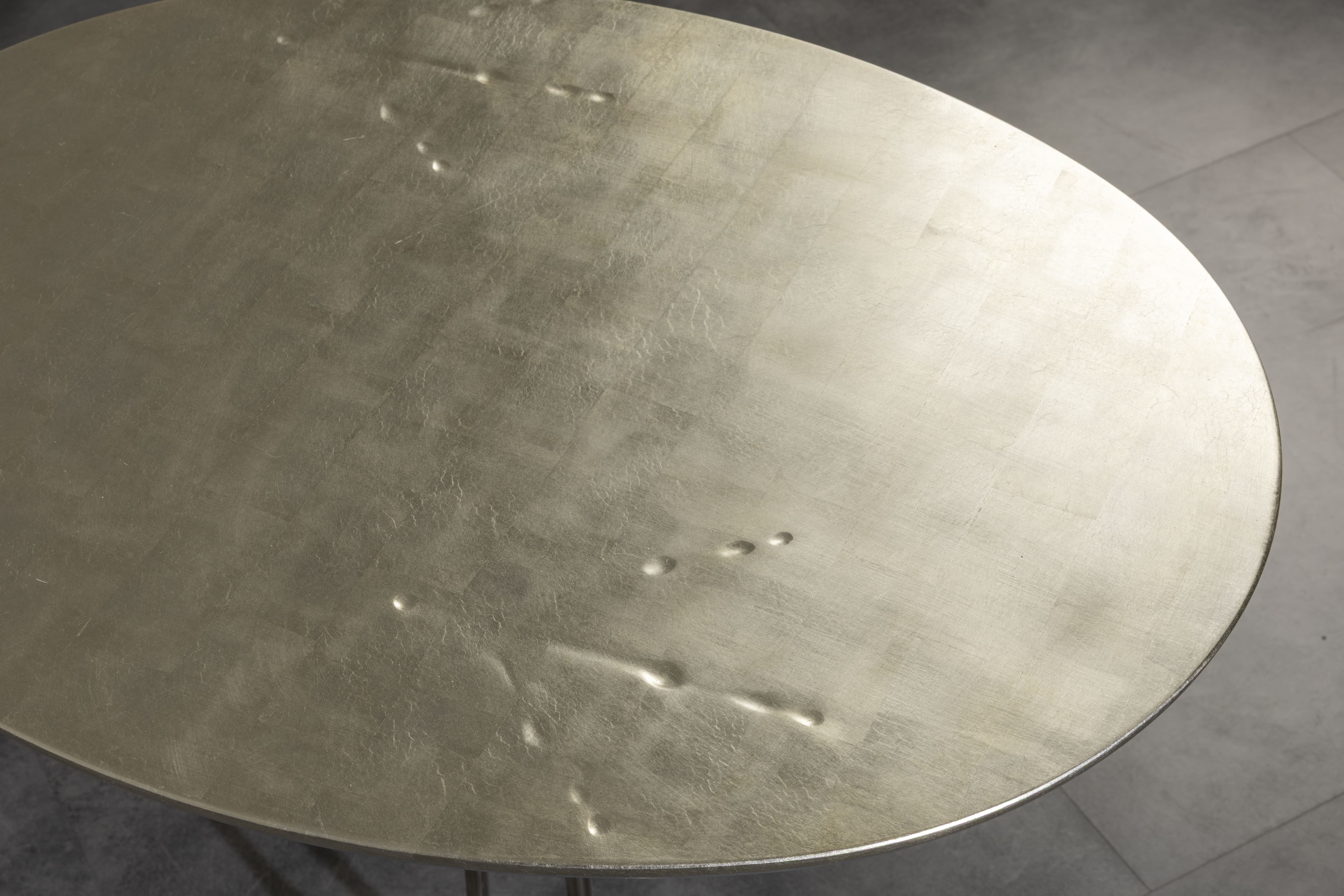 Artwork by Meret Oppenheim, Table d’appoint « Traccia » – circa 1970, Made of Chromed metal
