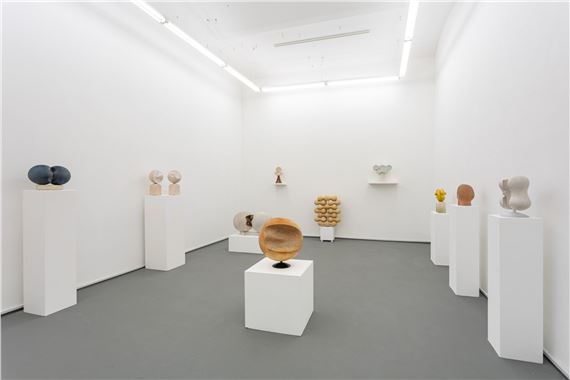 László Borsódy: The Poetics of Roundness - acb Gallery