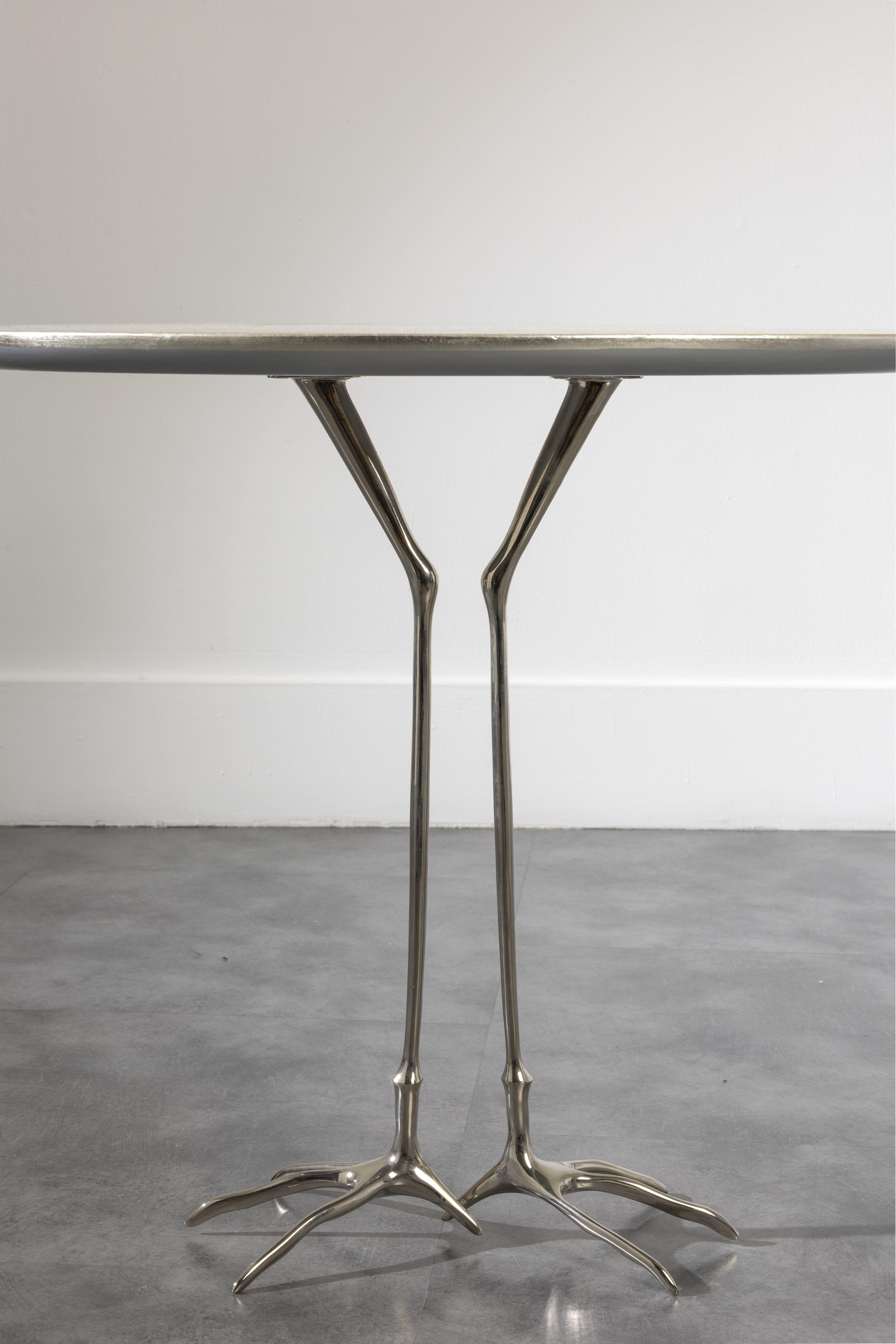 Artwork by Meret Oppenheim, Table d’appoint « Traccia » – circa 1970, Made of Chromed metal