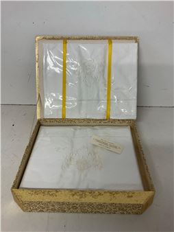 SET OF 2 EMBROIDERED PILLOWS AND 1 EMBROIDERED BOLSTER - Blue Robin