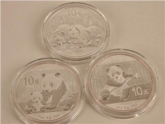 Green May Treasures: Fine Gemstones, Timepieces, Militaria, and Art - Von Brühl Auction House