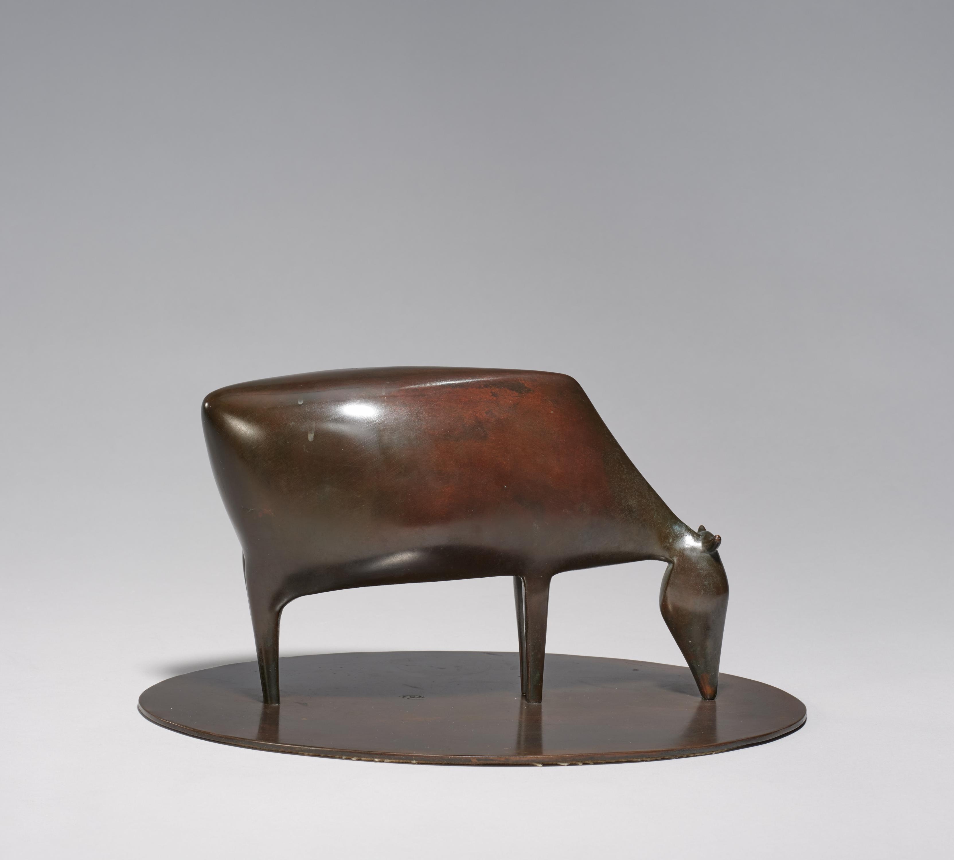 Artwork by Ewald Mataré, Grasende Kuh II, Made of Bronze, brown-patinated