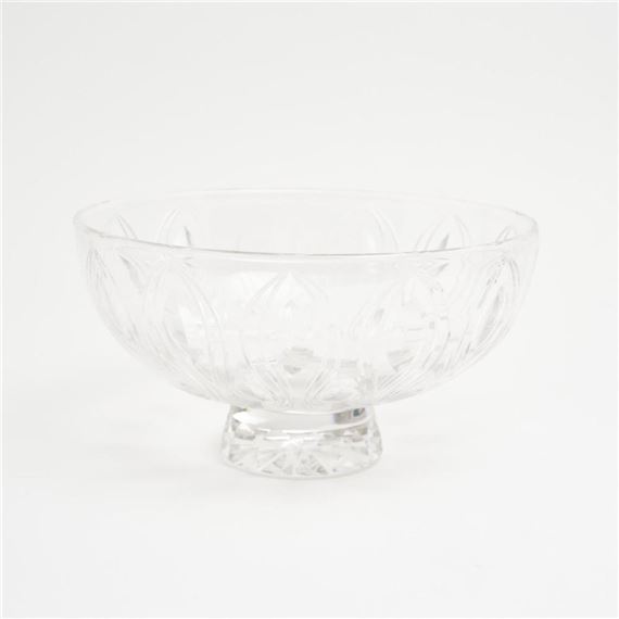 John Luxton | A SIGNED STUART CRYSTAL BOWL DESIGNED BY JOHN LUXTON DIA ...