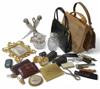 A collection of vintage items - Cutter