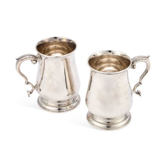 A GOOD PAIR OF EARLY GEORGE III SILVER MUGS - Francis Crump