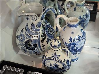 DELFT BLUE JUG AND BOTTLES - Zenith