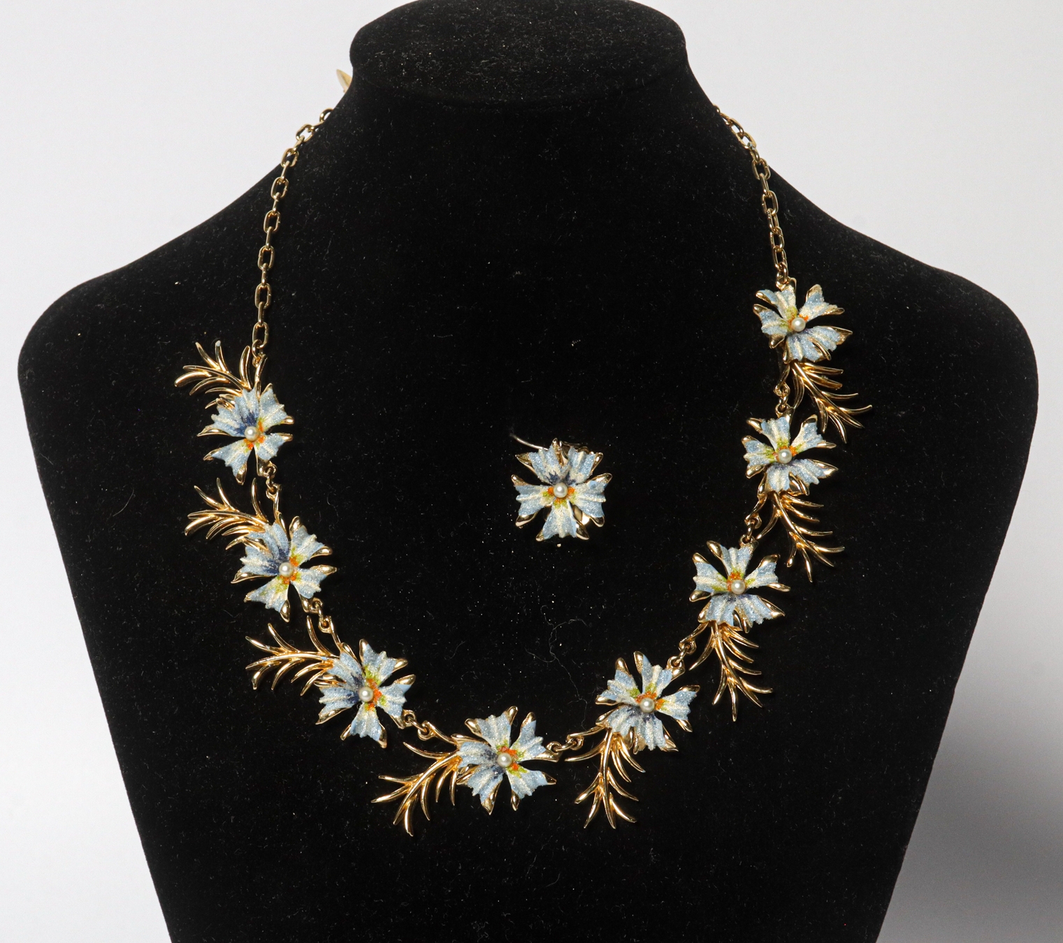 Artwork by Elizabeth Reimer, A vintage Arcansas by Elizabeth Reimer (Australia) gold-tone floral necklace, Made of gold