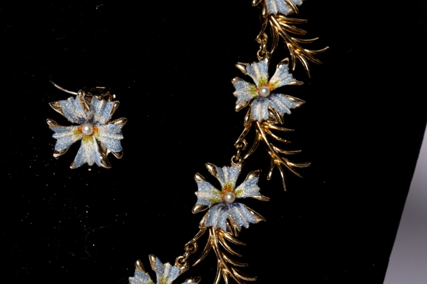 Artwork by Elizabeth Reimer, A vintage Arcansas by Elizabeth Reimer (Australia) gold-tone floral necklace, Made of gold