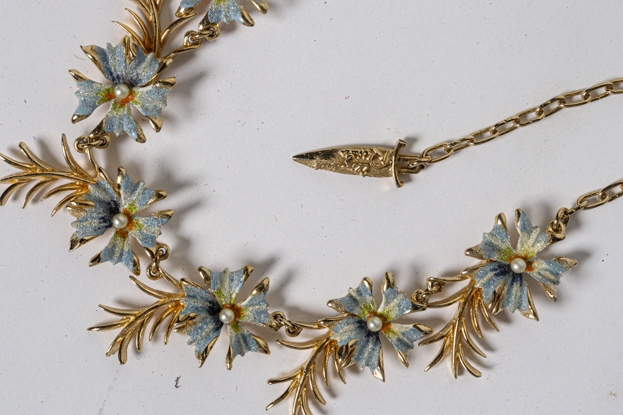 Artwork by Elizabeth Reimer, A vintage Arcansas by Elizabeth Reimer (Australia) gold-tone floral necklace, Made of gold
