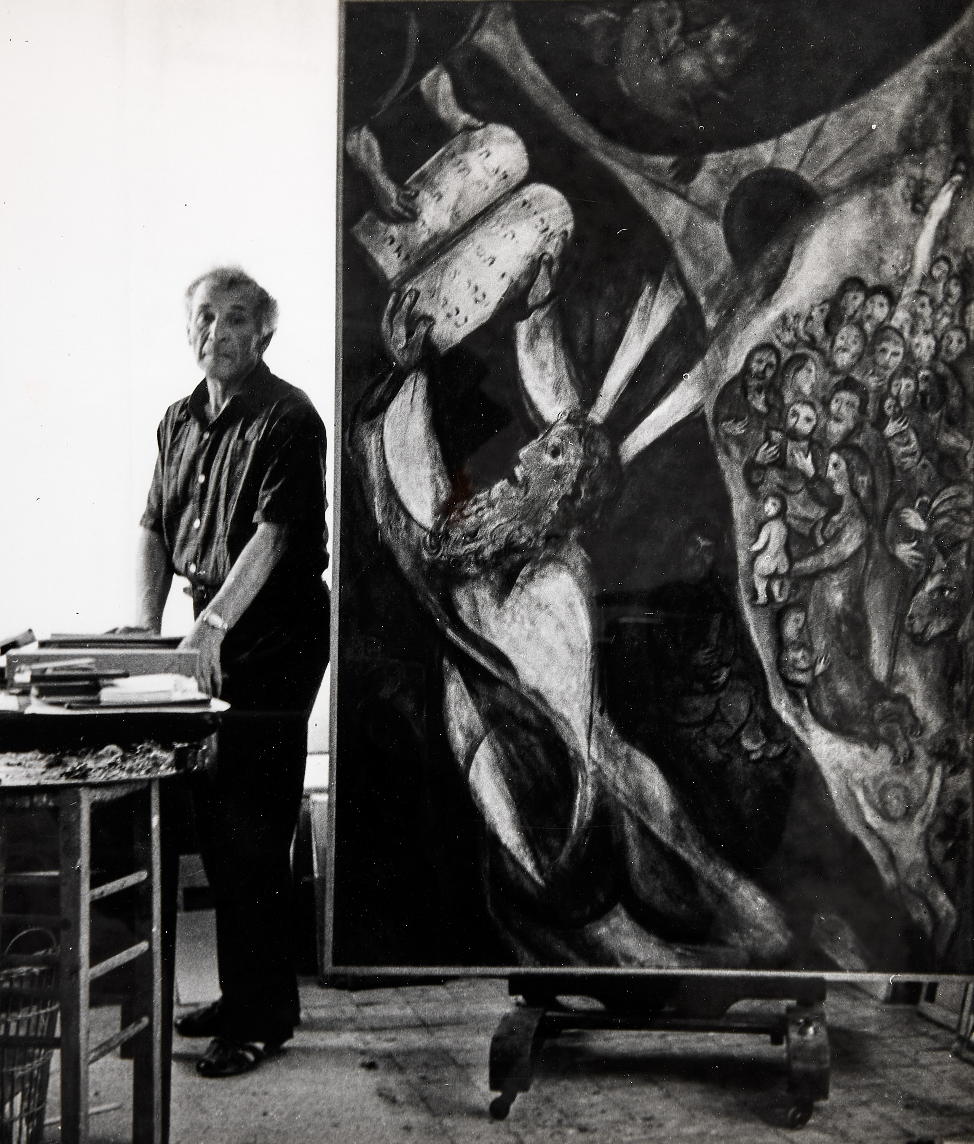 Michel Sima | Marc Chagall avec ses œuvres (1955) | MutualArt