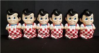 Box of plastic Big Boy coin banks - Big Boy
