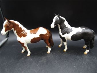 2 Beswick Pinto ponies - Pinto