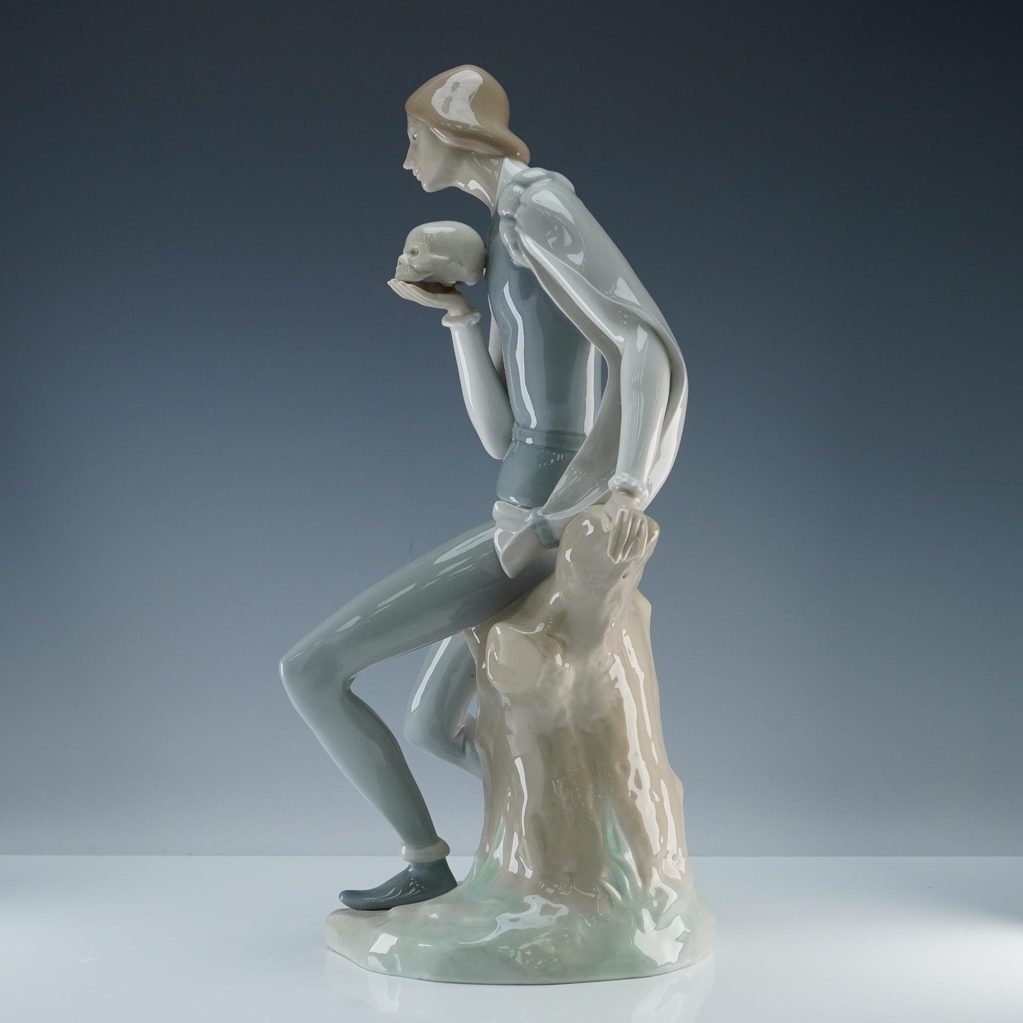 Alfredo Ruiz Rosas | Lladro Porcelain Figurine, Hamlet 1004729 (1970 ...