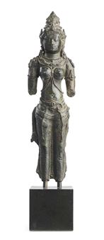 A FRAGMENTARY JAVANESE BRONZE FIGURE OF PARVATI OR BHU-DEVII, INDONESIA, 9TH CENTURY - Indonesian School, 9th Century