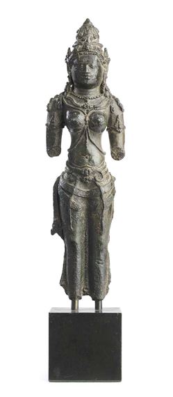 A FRAGMENTARY JAVANESE BRONZE FIGURE OF PARVATI OR BHU-DEVII, INDONESIA, 9TH CENTURY - Indonesian School, 9th Century
