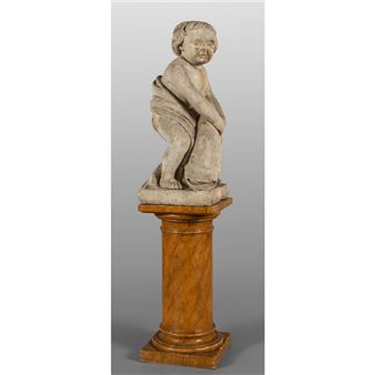 Putto con delfino scultura in marmo poggiante su base a colonna non coeva in legno laccato - Delfino