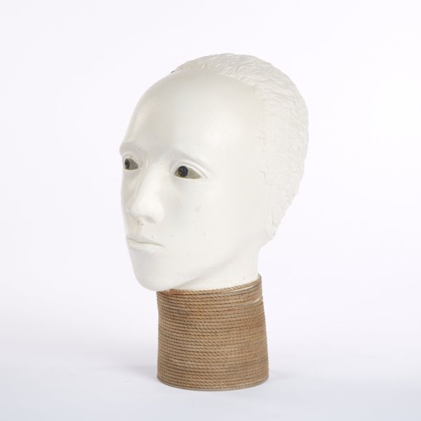 Artwork by Michelle Hartmann, Long neck, Made of Plaster and rope