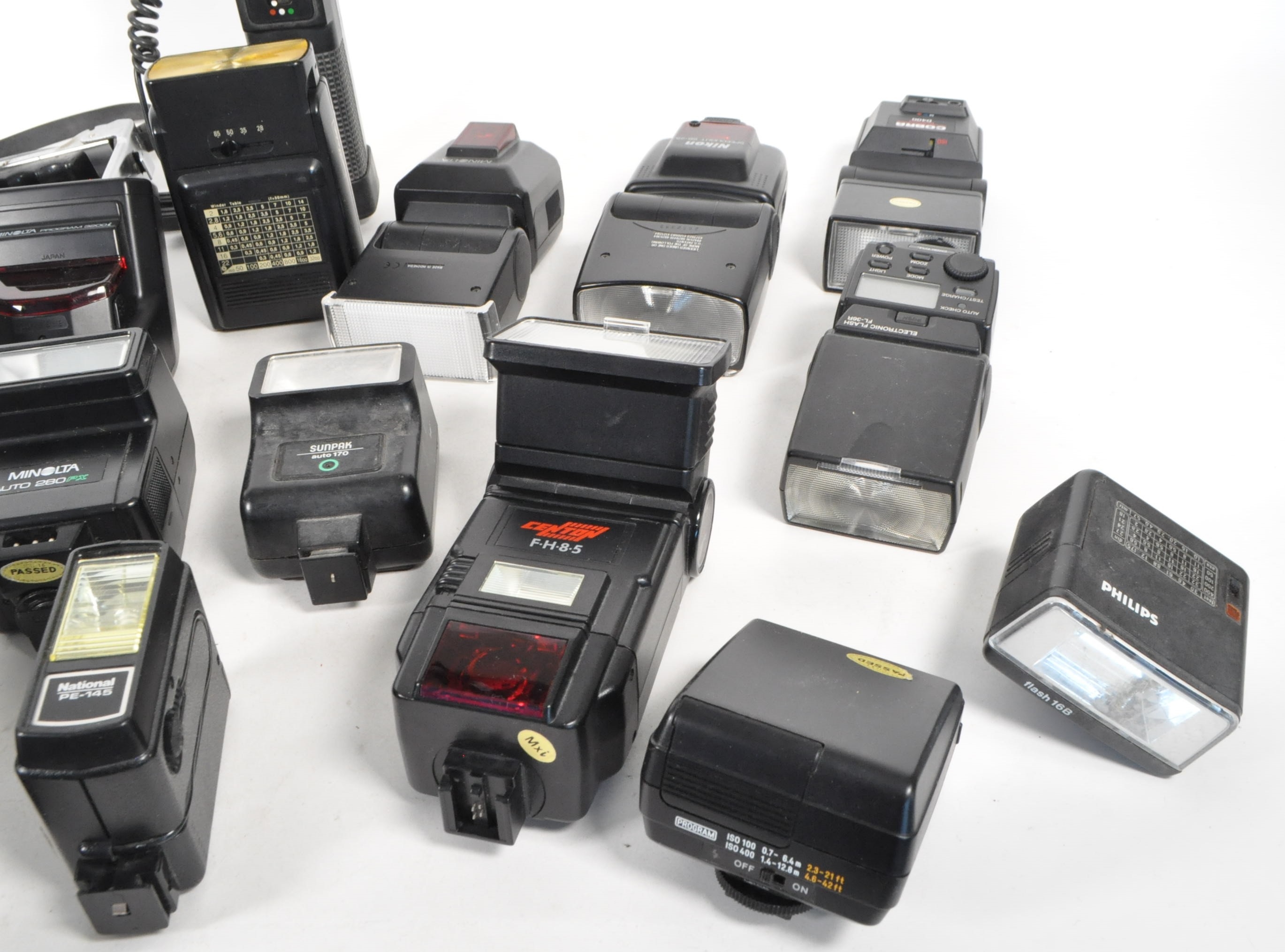 Cobra | COLLECTION OF VINTAGE 20TH CENTURY CAMERAS FLASHES (20th ...