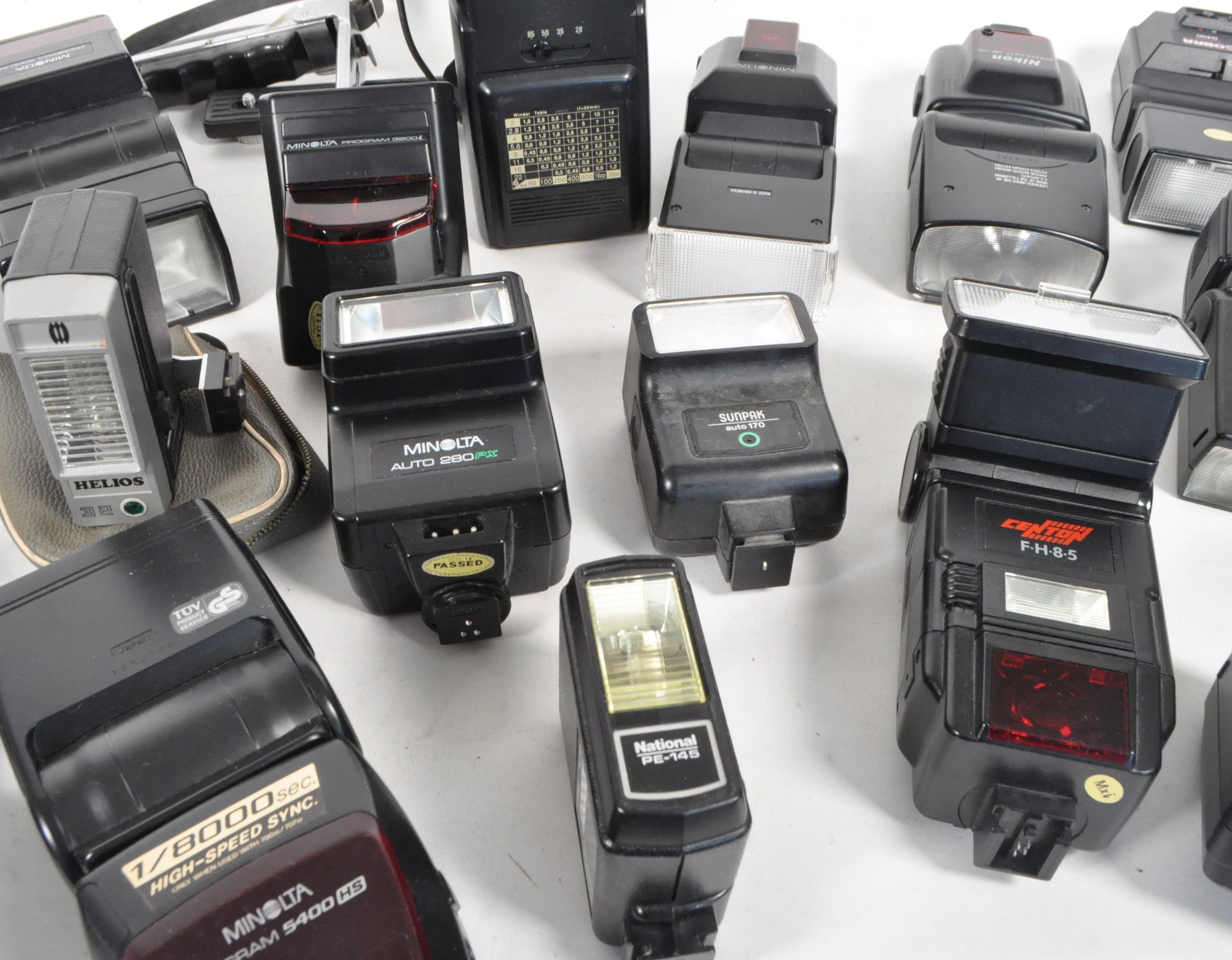 Cobra | COLLECTION OF VINTAGE 20TH CENTURY CAMERAS FLASHES (20th ...