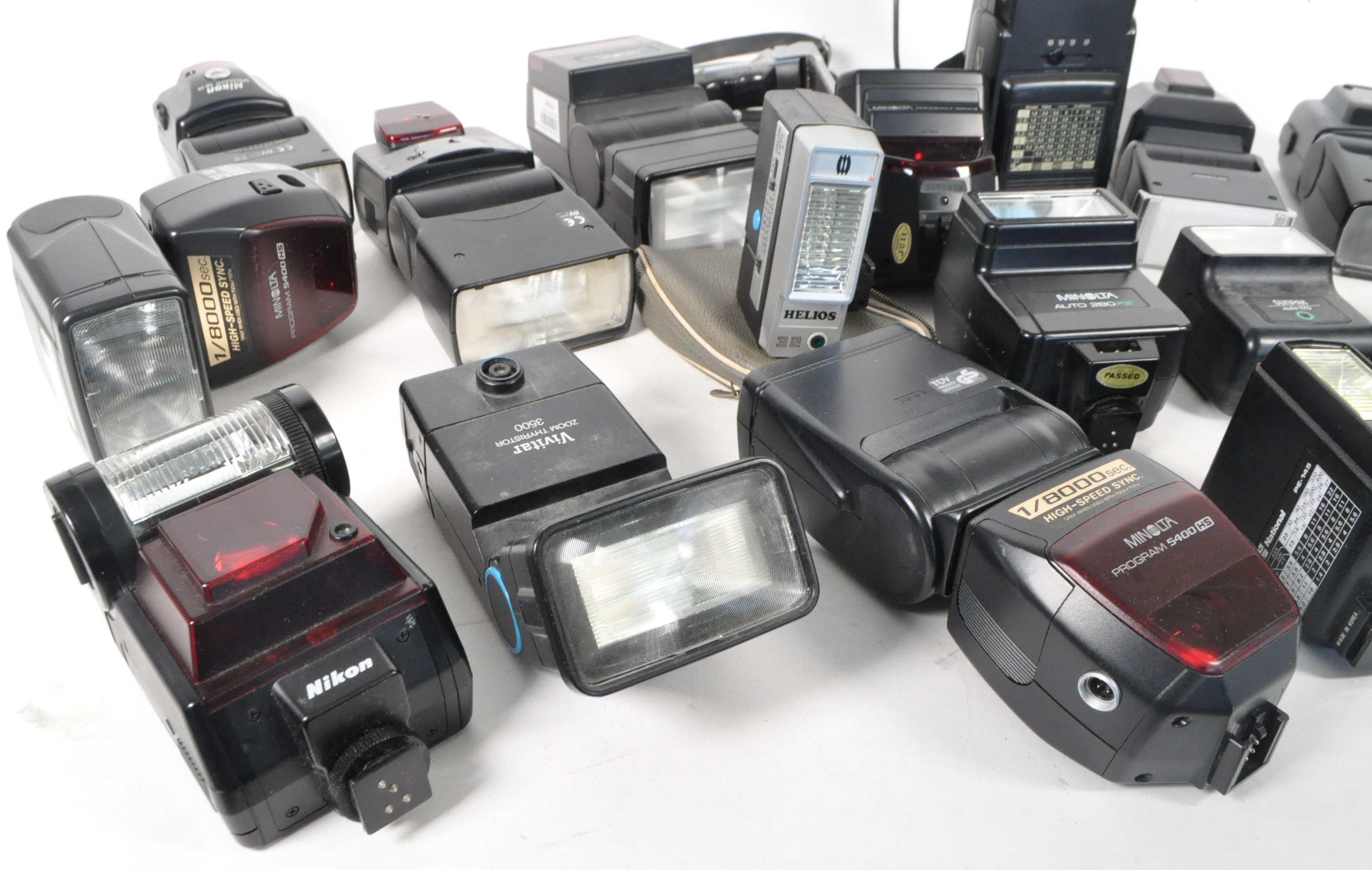 Cobra | COLLECTION OF VINTAGE 20TH CENTURY CAMERAS FLASHES (20th ...