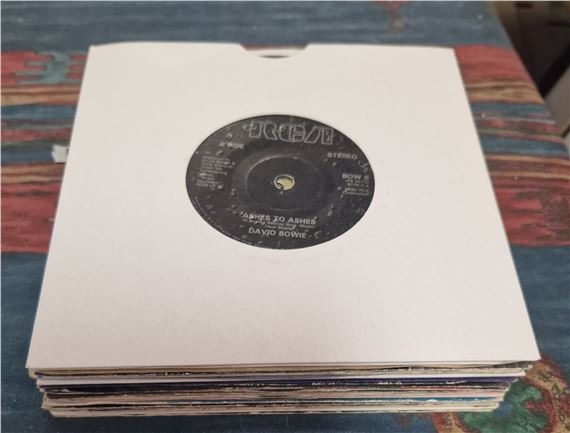 David Bowie | ROCK VINYL 7 INCH SINGLES | MutualArt