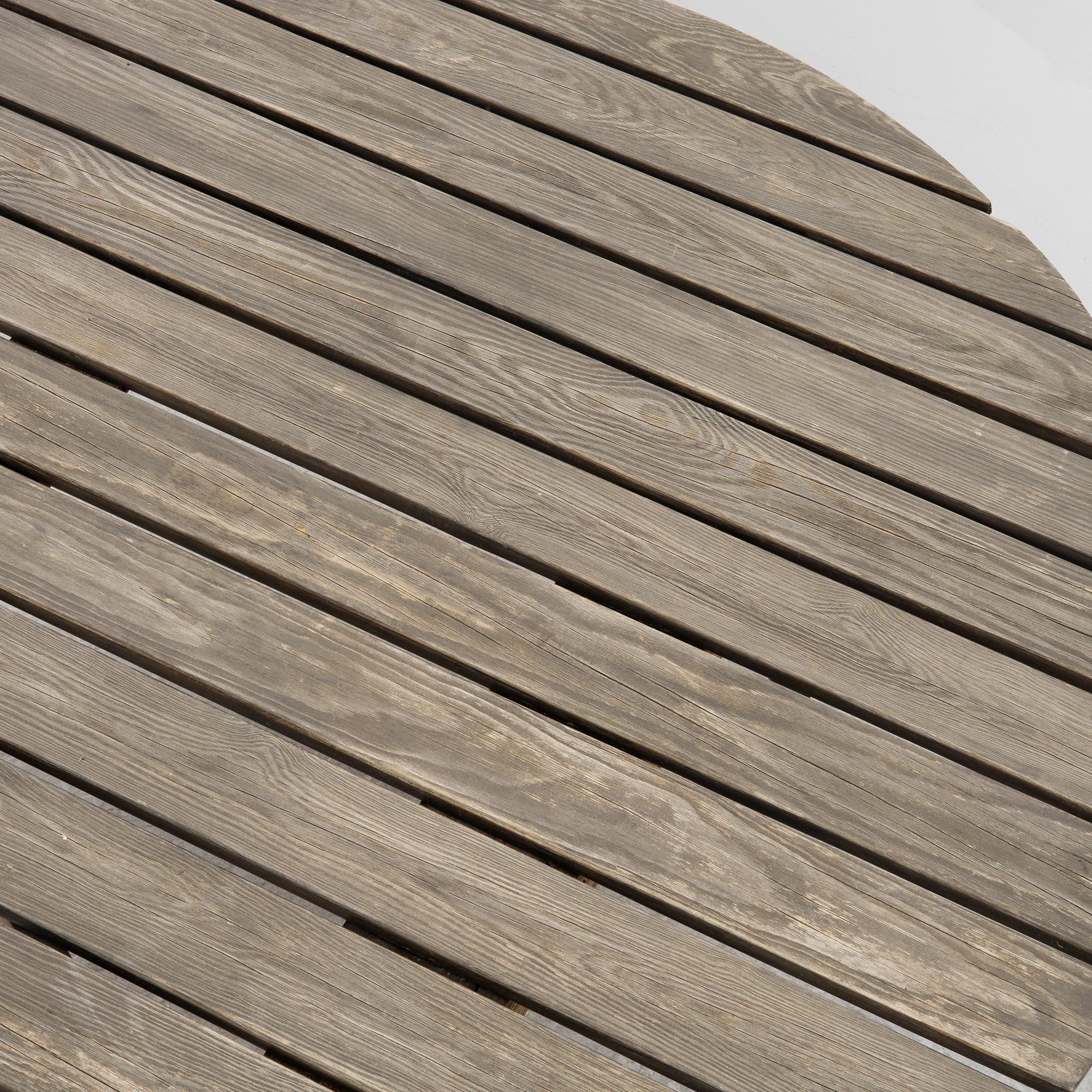 Carl Malmsten | Pine. Round dining table with three legs. Diameter 130 ...