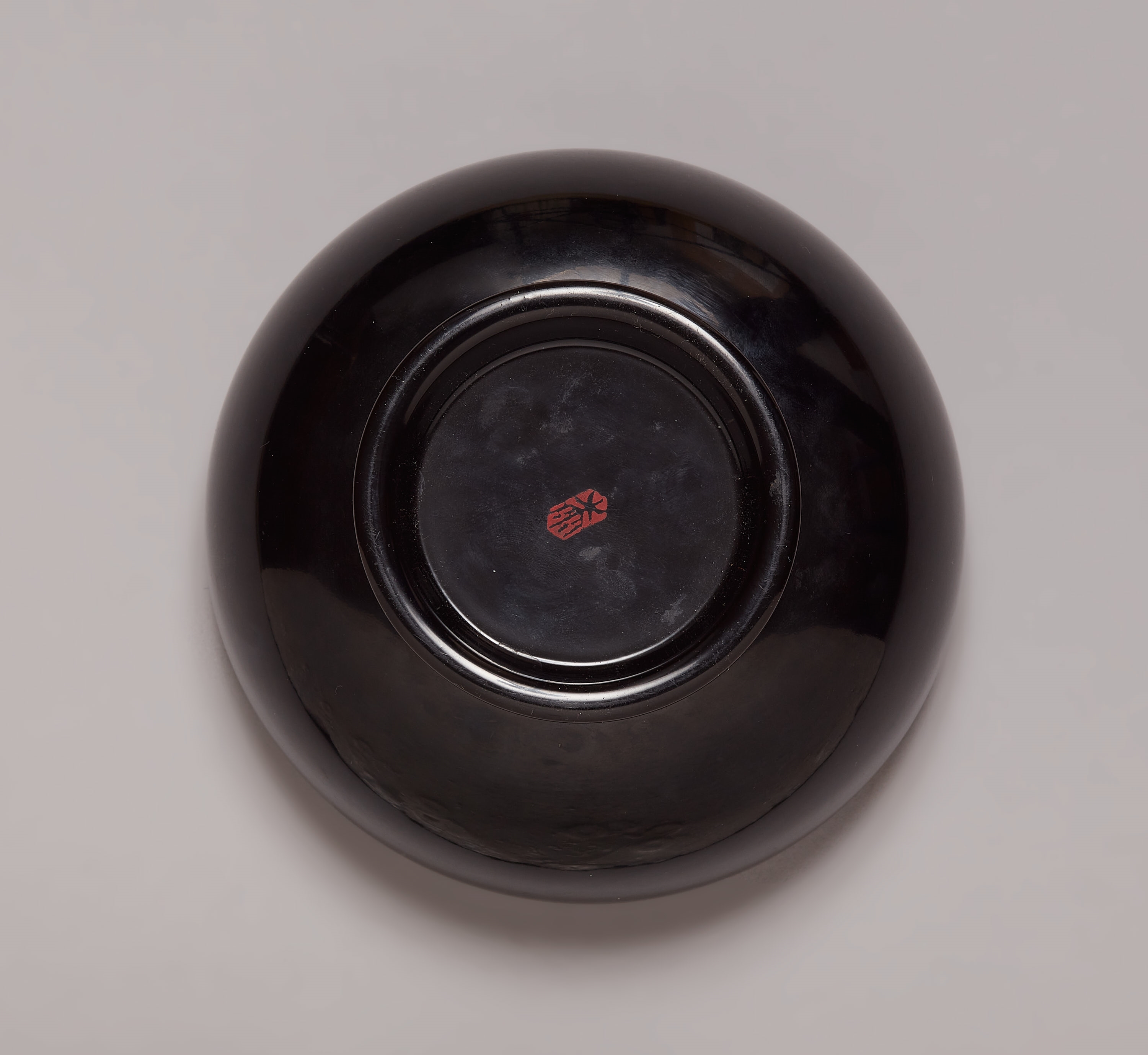 Artwork by Sawaguchi Shigeru, Of semi-spherical shape on a high foot, Made of Lacquer