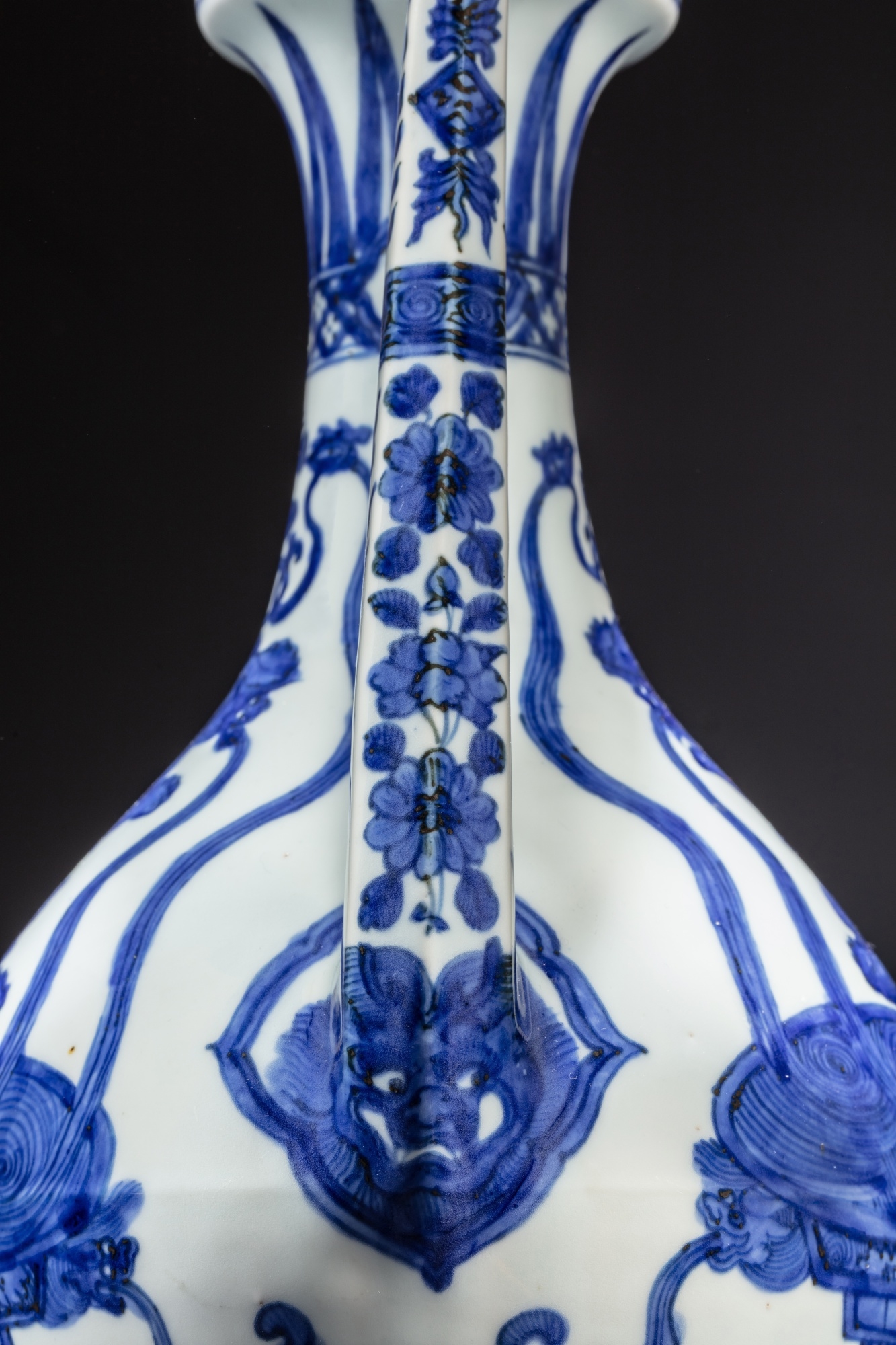 Jiajing | A rare 'magic fountain' ewer, Mark and period of Jiajing ...