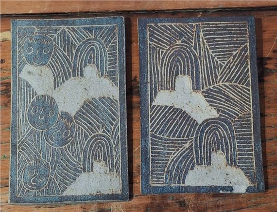 2 x Graduated Stoneware Wall Plaques