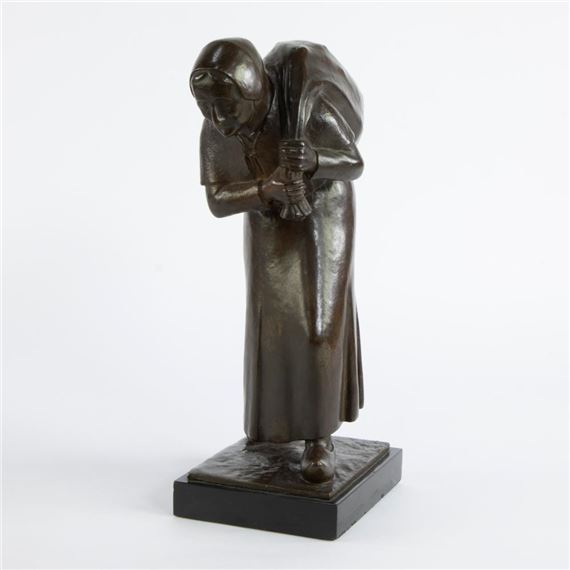 bronze sculpture of an old woman with a bag on her back - Jan van Dam