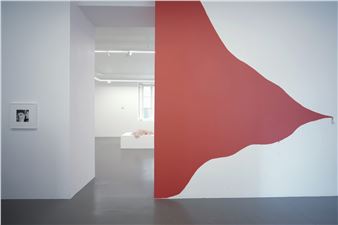 Liliana Porter: Almost There - Mor Charpentier, Paris