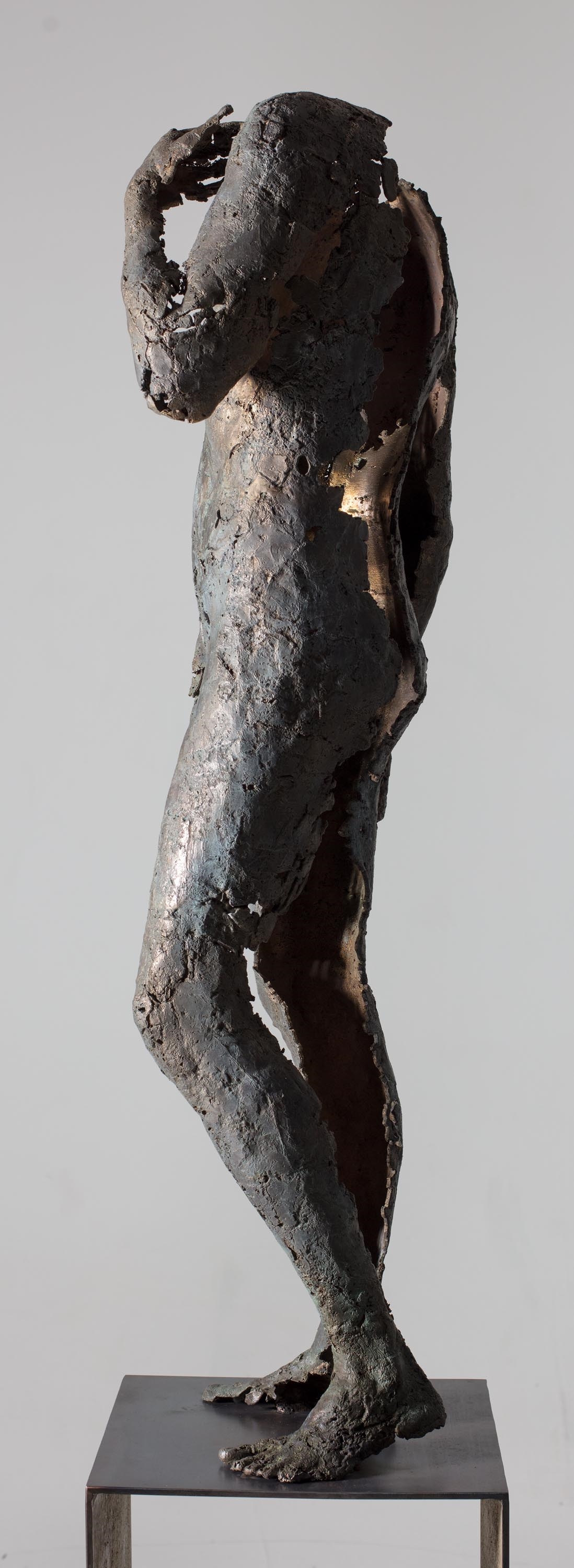 Artwork by Adam Arabski, Untitled, z cyklu "Skorupy pamięci", Made of Patinated bronze (cast using the lost wax technique), steel pedestal