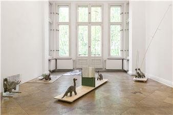 Phung-Tien Phan “Kein Charakter” at Schiefe Zähne, Berlinphung-Tien Phanphung-Tien Phan “Kein Charakter” at Schiefe Zähne, Berlin