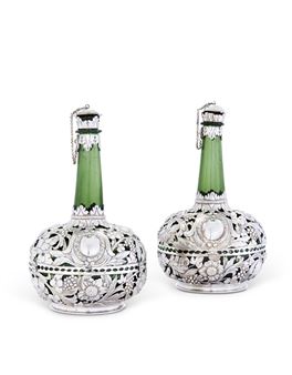A RARE PAIR OF DUTCH SILVER-MOUNTED GREEN GLASS BOTTLES AND STOPPERS - Tymen van Leeuwen