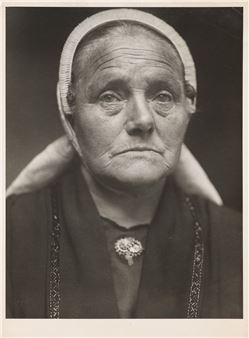 Porträt einer holländischen Frau in Tracht - Erna Lendvai-Dircksen