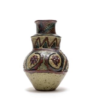 Vase with incised pattern and relief decoration by Lephina Molefe, 1997