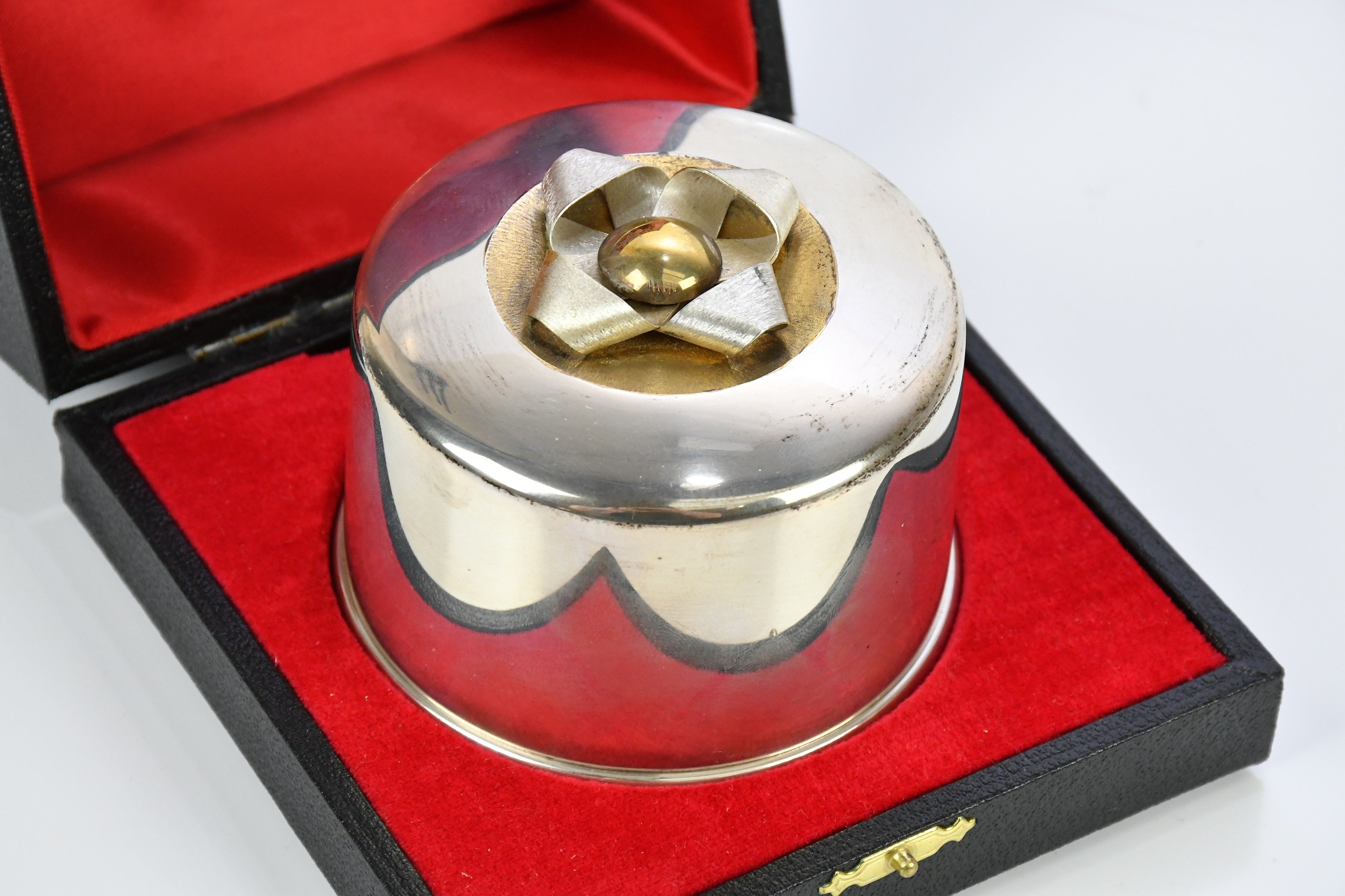 Stuart Devlin | STUART DEVLIN (1931-2018); an Elizabeth II hallmarked ...