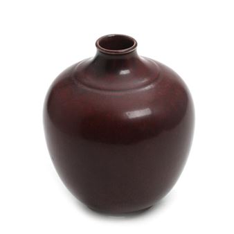 A round stoneware vase decorated with oxblood glaze - Kresten Bloch